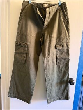 Universal Thread Olive Green Cargo Pants with Flap Pockets